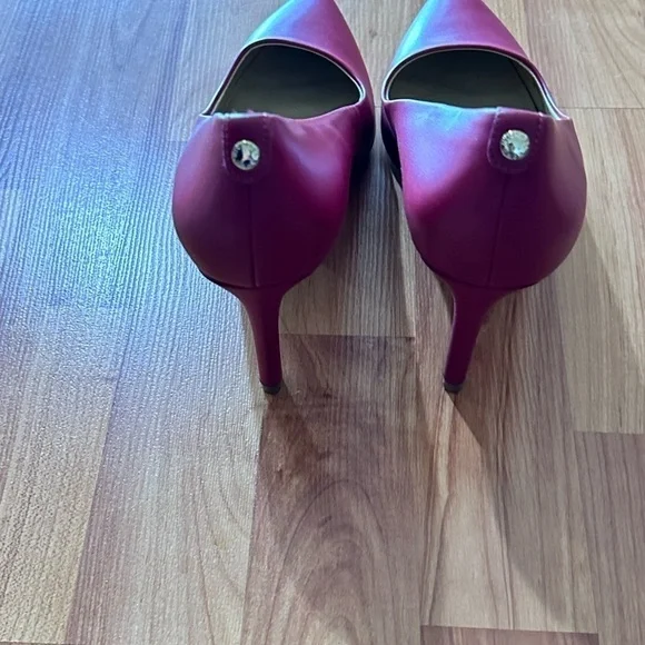 Michael Kors Sexy Heels Great for Valentine’s Day - Picture 8 of 11